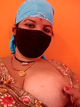 Snapshot of Hott_locky chatting on 10.24.25 Hott locky online show from 10.24.25