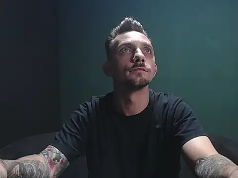 Snapshot of guesswhatbitch chatting on 09.23.25 guesswhatbitch online show from 09.23.25