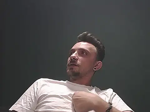 Snapshot of guesswhatbitch chatting on 10.03.25 guesswhatbitch online show from 10.03.25