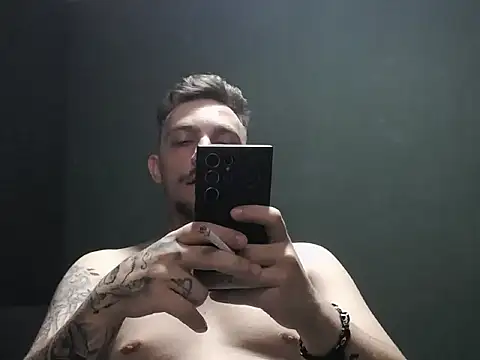 Snapshot of guesswhatbitch chatting on 10.08.25 guesswhatbitch online show from 10.08.25