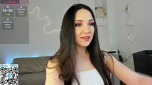 Helen Spark online show from 11.19.25