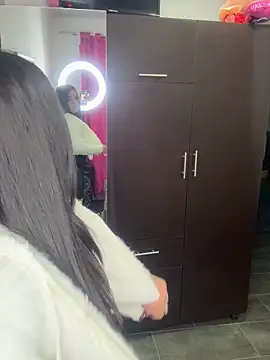 Snapshot of lilielou_ chatting on 11.28.25 lilielou online show from 11.28.25