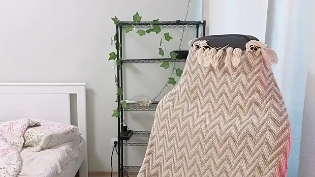 Snapshot of lunatale2 chatting on 09.23.25 lunatale2 online show from 09.23.25