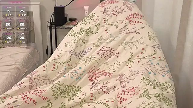 Snapshot of lunatale2 chatting on 09.27.25 lunatale2 online show from 09.27.25