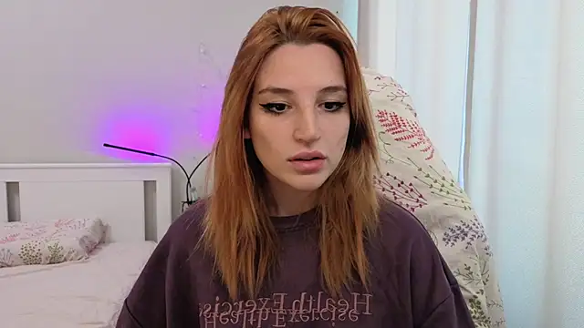 Snapshot of lunatale2 chatting on 10.03.25 lunatale2 online show from 10.03.25