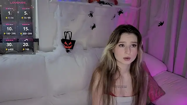 Snapshot of _Lua__ chatting on 10.30.25 Lua online show from 10.30.25