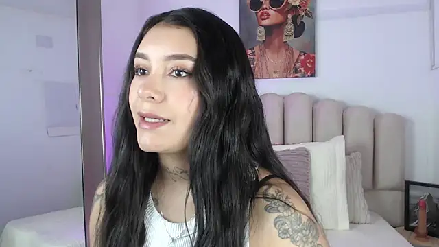 Snapshot of miawhite_x1 chatting on 10.04.25 miawhite x1 online show from 10.04.25