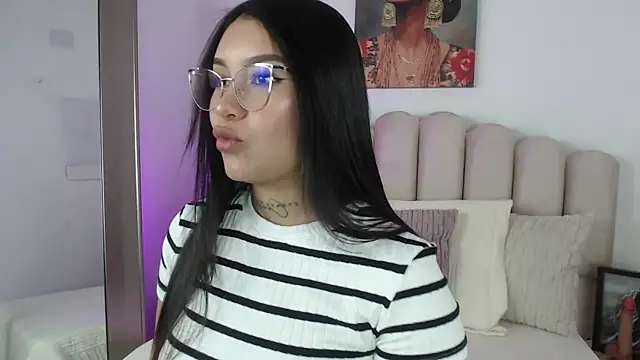 Snapshot of miawhite_x1 chatting on 10.07.25 miawhite x1 online show from 10.07.25