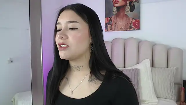 Snapshot of miawhite_x1 chatting on 10.20.25 miawhite x1 online show from 10.20.25