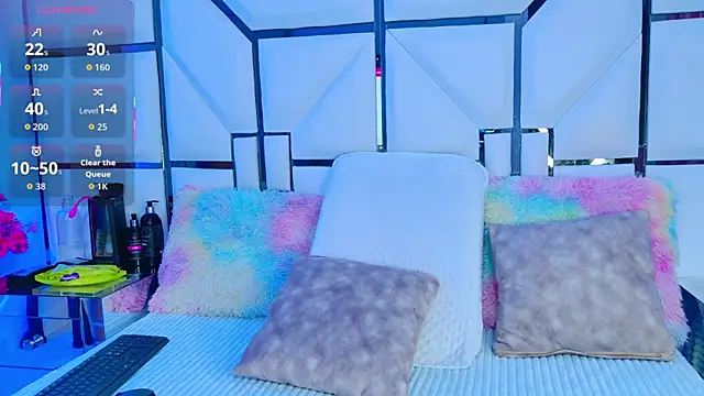 SabrinnaTaylor online show from 11.30.25