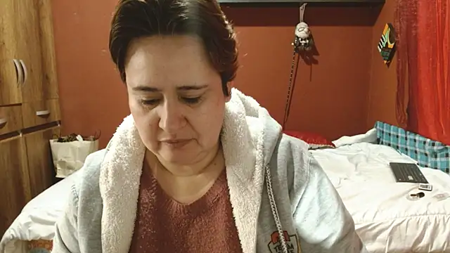 Snapshot of Sasharosee2 chatting on 10.30.25 Sasharosee2 online show from 10.30.25