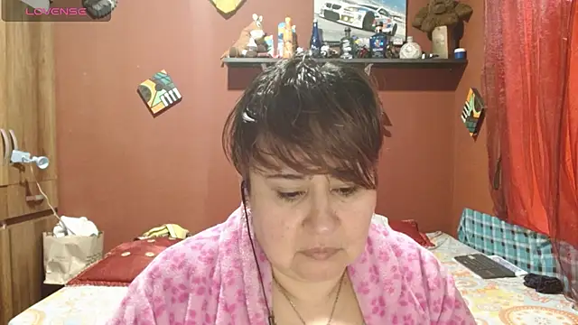 Snapshot of Sasharosee2 chatting on 11.05.25 Sasharosee2 online show from 11.05.25