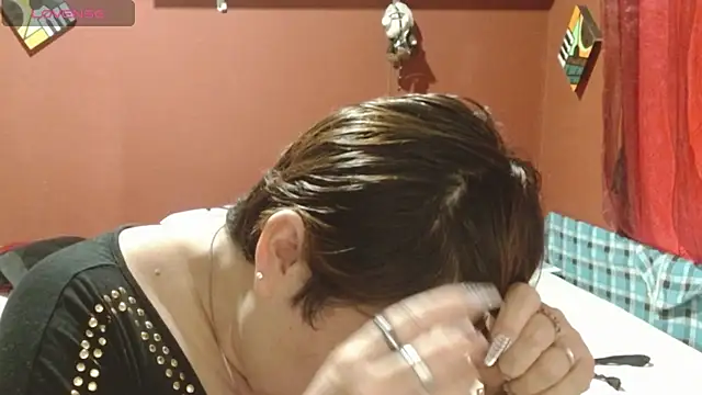 Snapshot of Sasharosee2 chatting on 11.19.25 Sasharosee2 online show from 11.19.25