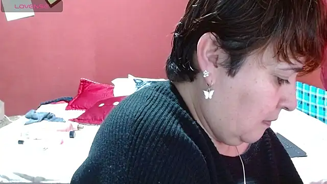 Snapshot of Sasharosee2 chatting on 11.25.25 Sasharosee2 online show from 11.25.25