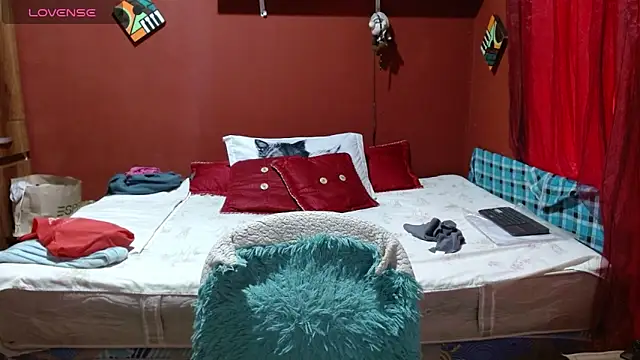 Snapshot of Sasharosee2 chatting on 11.26.25 Sasharosee2 online show from 11.26.25