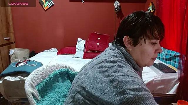 Snapshot of Sasharosee2 chatting on 11.28.25 Sasharosee2 online show from 11.28.25