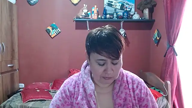 Snapshot of Sasharosee2 chatting on 12.19.25 Sasharosee2 online show from 12.19.25