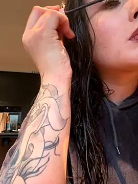 Snapshot of Kristyoff chatting on 10.21.25 Kristyoff online show from 10.21.25