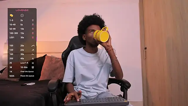 Snapshot of AllexJacob chatting on 11.08.25 AllexJacob online show from 11.08.25