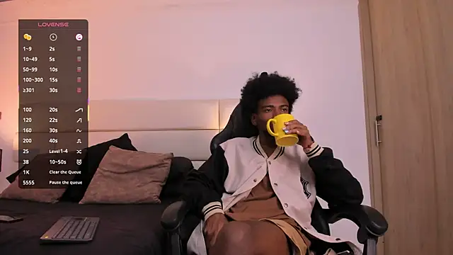 Snapshot of AllexJacob chatting on 11.13.25 AllexJacob online show from 11.13.25