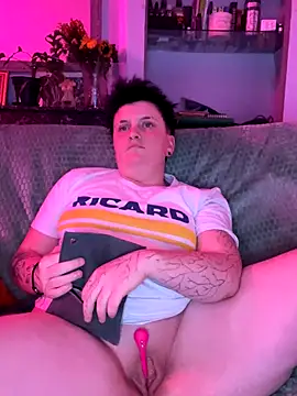 Snapshot of captaine_pioupiou chatting on 11.02.25 captaine pioupiou online show from 11.02.25