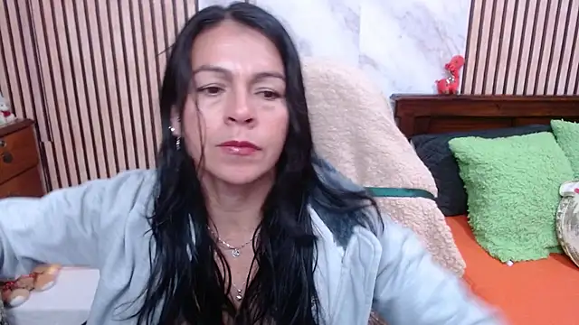 camilavargas  online show from 10.10.25