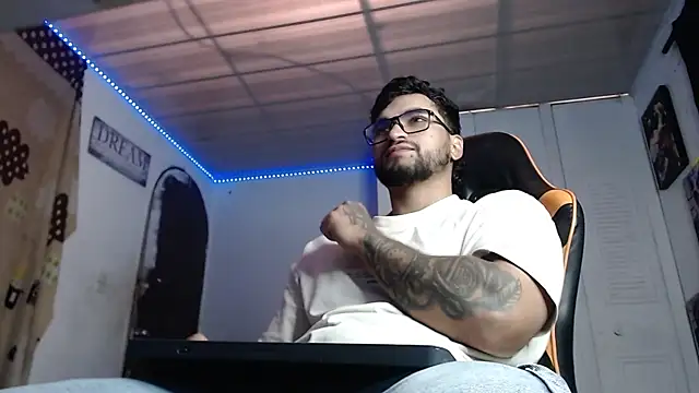 Snapshot of Chrys_harris77 chatting on 12.04.25 Chrys harris77 online show from 12.04.25