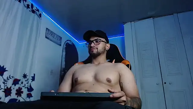 Snapshot of Chrys_harris77 chatting on 12.16.25 Chrys harris77 online show from 12.16.25