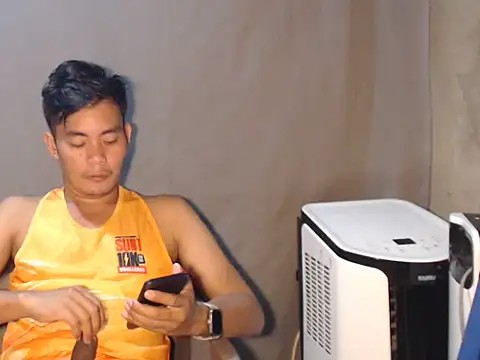 Snapshot of Newt4U chatting on 12.17.25 Newt4U online show from 12.17.25