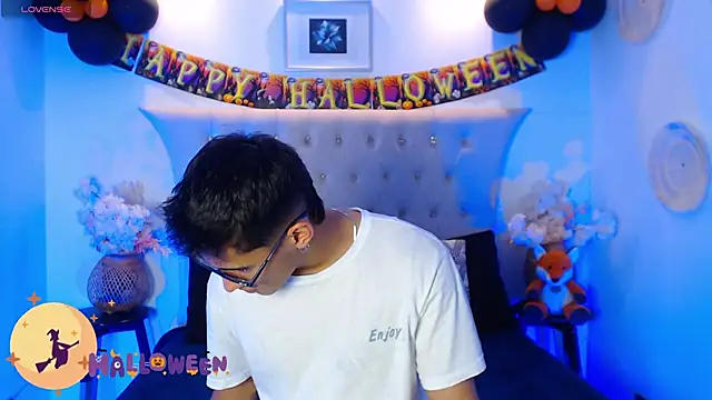 SalvadorFit online show from 10.26.25