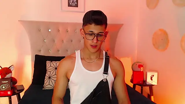 SalvadorFit online show from 11.23.25