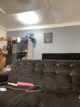 Snapshot of Daavikolovivi chatting on 10.25.25 Daavikolovivi online show from 10.25.25