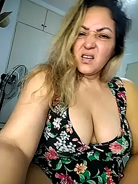 Lunita86 online show from 10.24.25