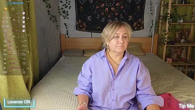 Marta Wils online show from 10.18.25