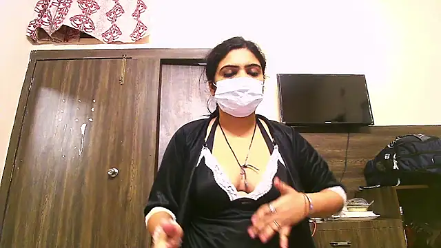 Snapshot of indianbeautystar chatting on 09.30.25 indianbeautystar online show from 09.30.25