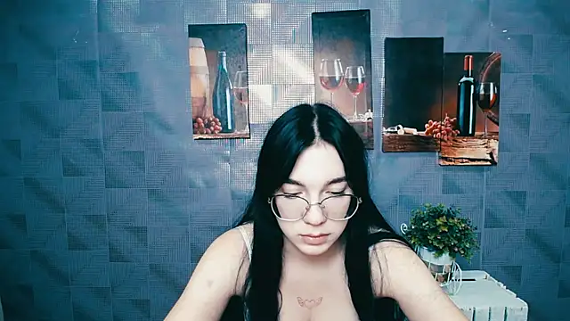 Snapshot of MiraBabe_ chatting on 09.29.25 MiraBabe  online show from 09.29.25