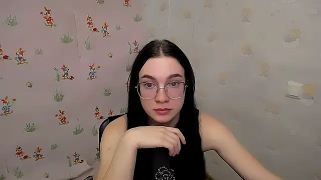 Snapshot of MiraBabe_ chatting on 10.28.25 MiraBabe  online show from 10.28.25