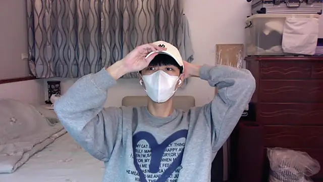 Snapshot of kai101010 chatting on 11.18.25 kai101010 online show from 11.18.25