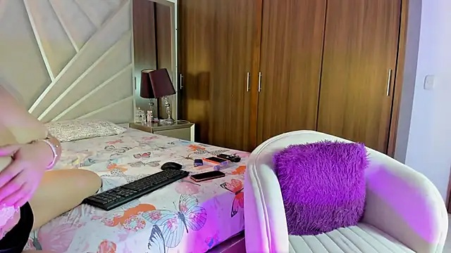 LiaRusselll  online show from 09.27.25