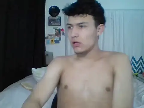 Snapshot of El_awo_ chatting on 09.25.25 El awo  online show from 09.25.25