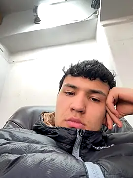 Snapshot of El_awo_ chatting on 10.12.25 El awo  online show from 10.12.25