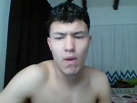 Snapshot of El_awo_ chatting on 10.28.25 El awo  online show from 10.28.25