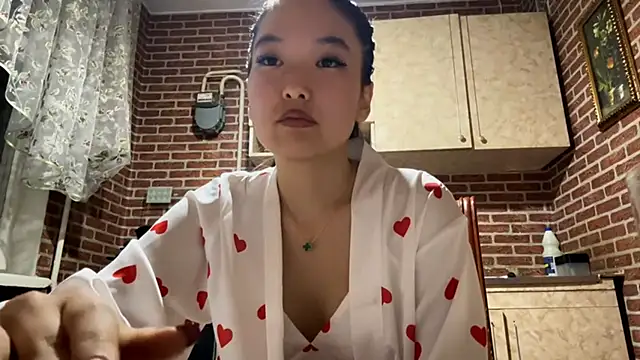 Snapshot of EmmaLeexth chatting on 09.18.25 EmmaLeexth online show from 09.18.25