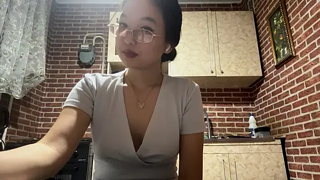 Snapshot of EmmaLeexth chatting on 09.27.25 EmmaLeexth online show from 09.27.25