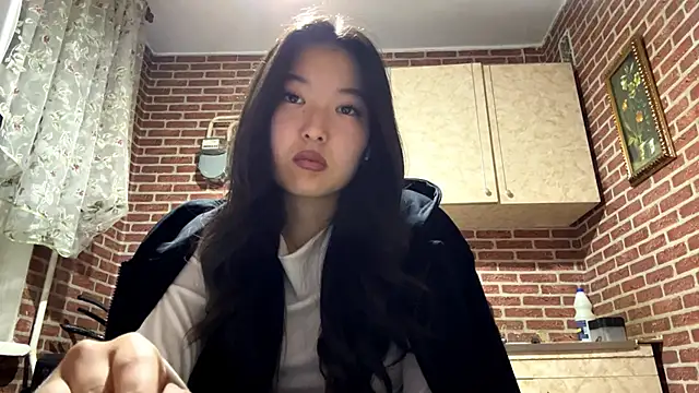 Snapshot of EmmaLeexth chatting on 10.06.25 EmmaLeexth online show from 10.06.25