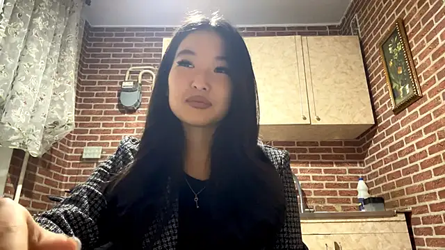 Snapshot of EmmaLeexth chatting on 10.30.25 EmmaLeexth online show from 10.30.25