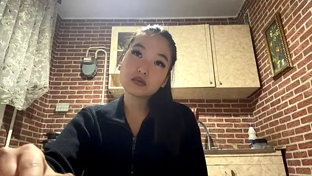 EmmaLeexth online show from 11.06.25