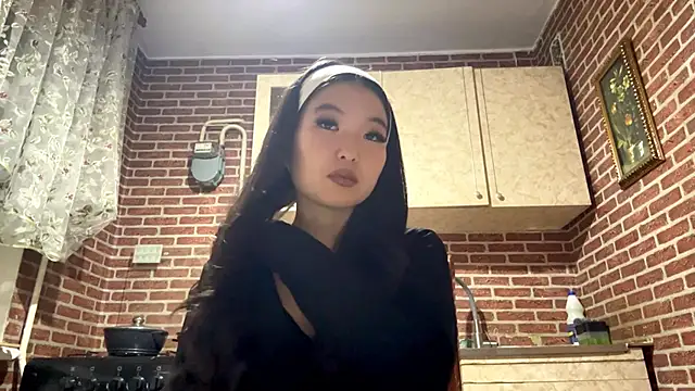 EmmaLeexth online show from 11.11.25