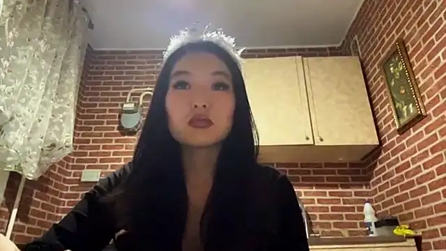 EmmaLeexth online show from 11.18.25