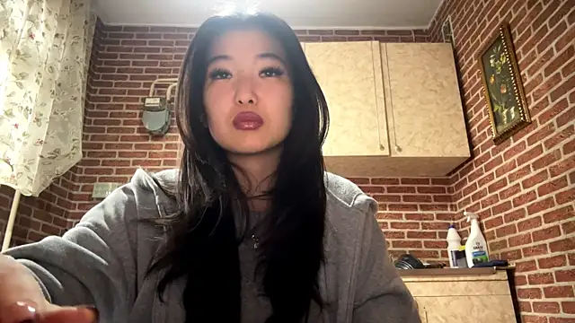 EmmaLeexth online show from 03.05.26